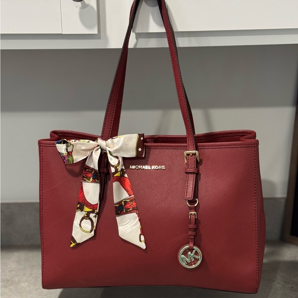 Michael Kors Jet Set Large East West Travel Tote! GUC!! - Picture 1 of 11